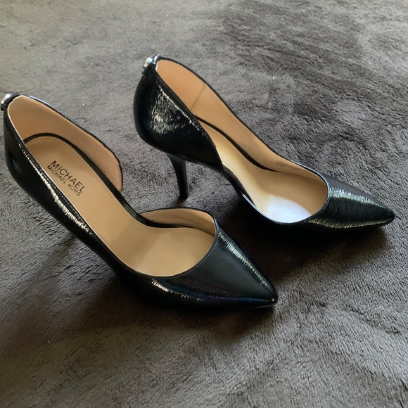 Michael Kors pointed toe D'Orsay black pumps - Picture 2 of 9